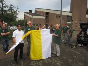 Freute sich über die neuen Fahnen: Dechant Putthussery