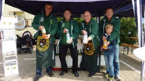 Der Vorstand präsentiert die alkoholfreien Getränke