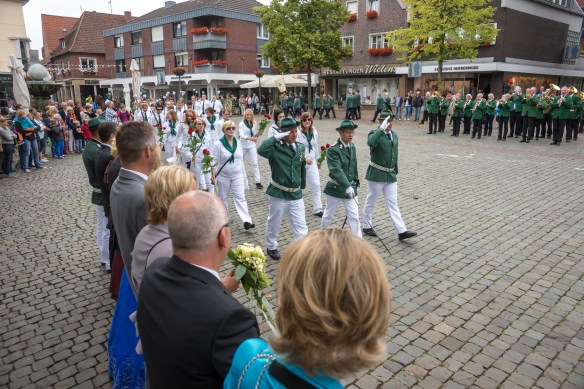 Vorbeimarsch der Jungschützen