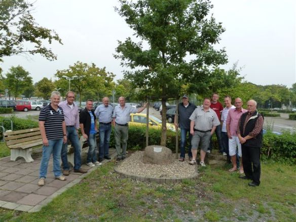Ausgangspunkt der Tour: Die Jubiläumseiche auf unserem Festplatz