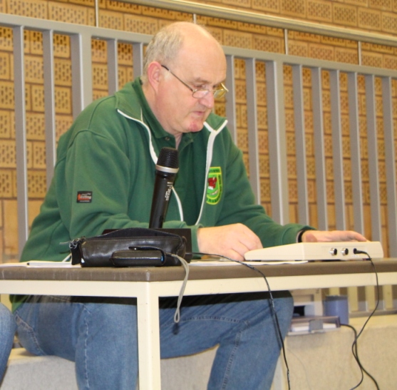 Ruhig, routiniert und absolut perfekt: Martin Wewerink als Stadionsprecher