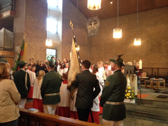 Schlangen bildeten sich beim Auszug