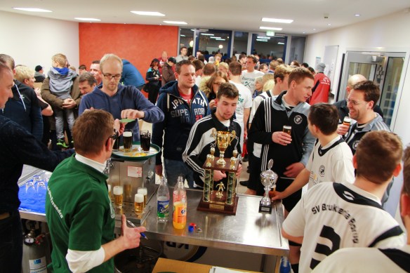 Auch nach der Siegerehrung blieben die Aktiven noch lange beisammen.