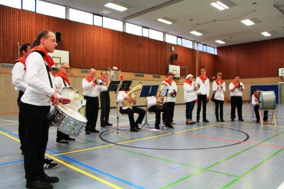 Die Drum-Band Dülmen heizte dem Publikum ein und erntete verdienten Applaus.