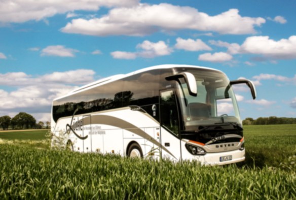 Bustransfer incl. Getränke im Bus.