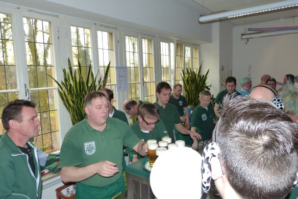 Erneut an der Theke im Einsatz: Die Kohvedeler Schützen