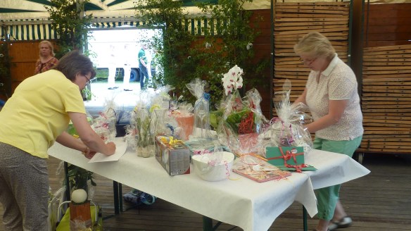 Eine super Tombola dank Ulrike und Bernadette