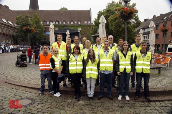 Unsere Freunde von Pluggendorf geleiten uns sicher zum Zelt