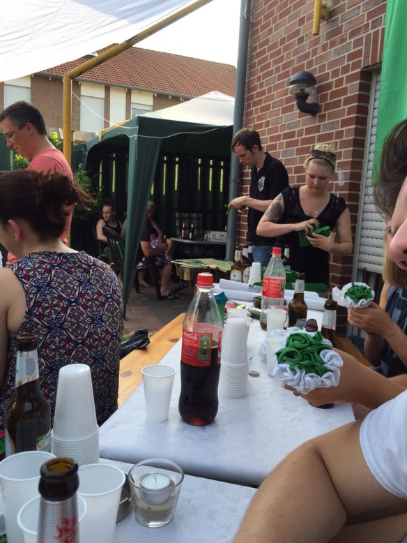 viele Hände, schnelles Ende