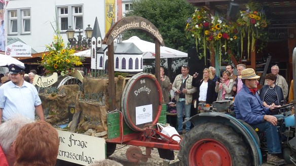 Ein Weingut präsentiert seinen Wagen