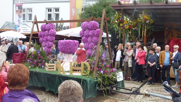 mit viel Phantasie gestaltete Wagen