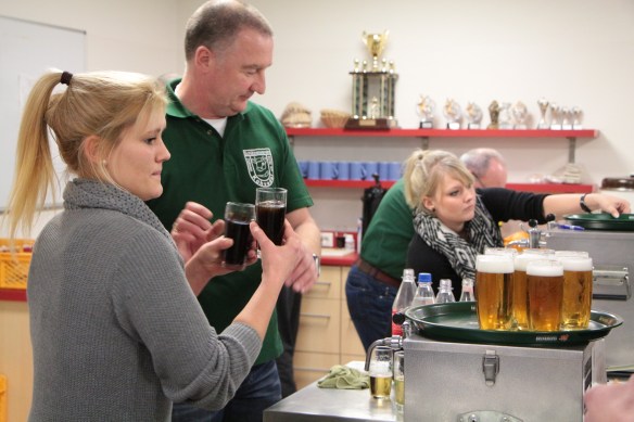 Ohne fleißige Helferinnen und Helfer geht es nicht.