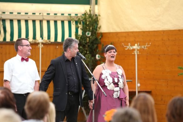 Natürlich mussten auch Königin und Prinzgemahl auf die Bühne