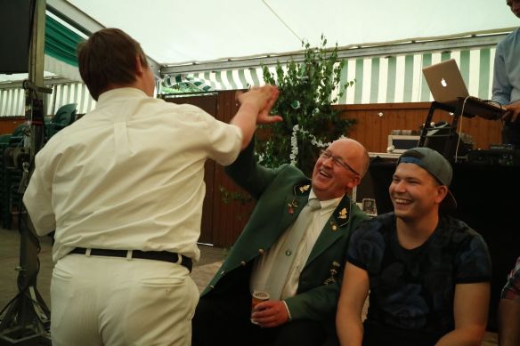 Abklatschen nach einem tollen Auftakt. Björn und Volker sind sich einig.