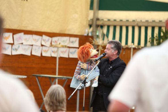 Ich liebe den Chrisssiiiiiiii. Der zahlt nachher unsere Gage.