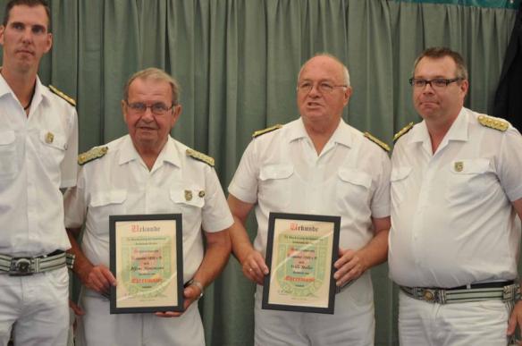 Alfons Mensmann und Willi Melles werden zu Ehrenmajoren ernannt.