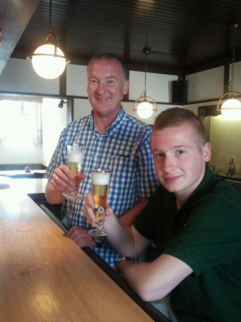 König und König, Vater und Sohn, Thomas und Thomas Elsbecker beenden mit dem letzten Bier bei Hansi Mölleck das diesjährige Schützenfest. Wir wünschen euch ein tolles Regentschaftsjahr.