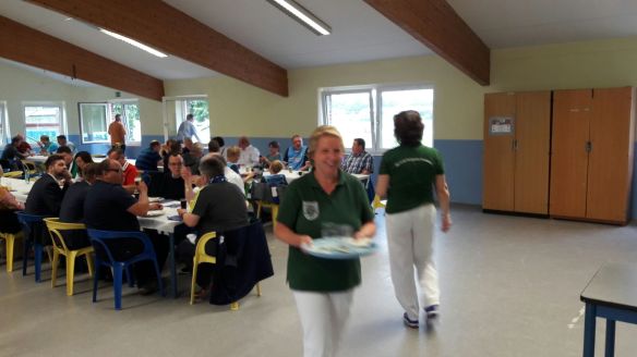 Ulrike und Margret im Service