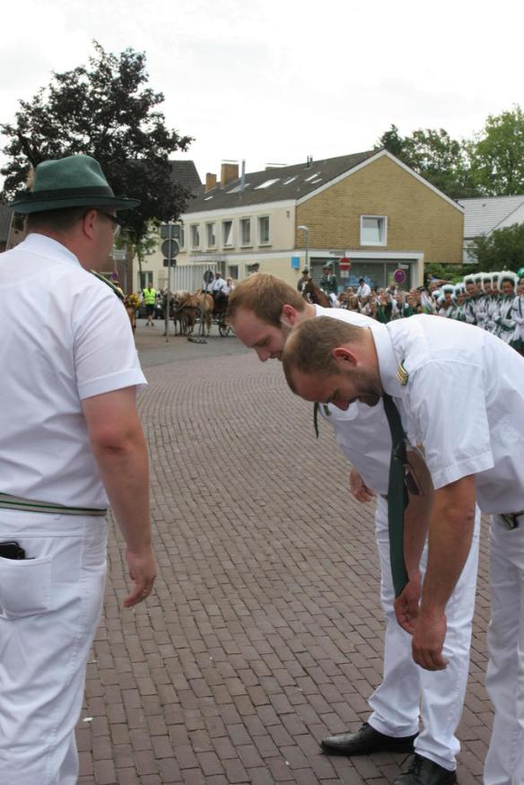 Vor unserem "gestrengen" Kommandeur Björn mussten Eismann und Schneemann sich verbeugen...