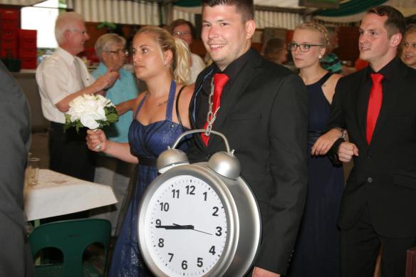 Weiß er, was die Stunde geschlagen hat? Chris Hommer mit Jana Sandkühler als Ehrenpaar.