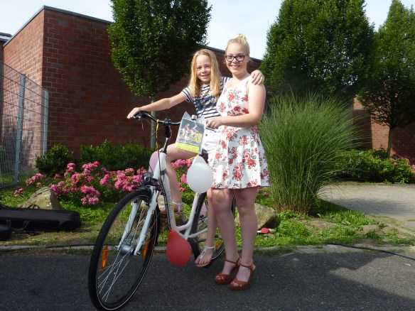 Lisann und Leonie Höltker. Die Gewinner des Hauptpreises.