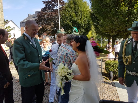 Natürlich gratulierten auch beide Könige dem frisch vermählten Paar. 