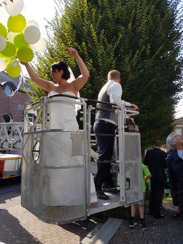 Zahlreiche grün-weiße Ballons nahm Tina mit in die Höhe.....