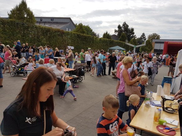 Zahlreiche Gäste trotz Kartoffelmarkt in der Innenstadt. 