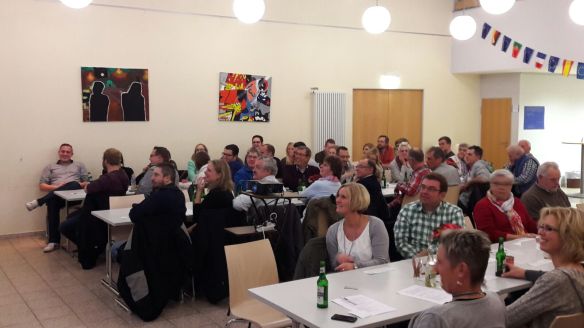 Interessierte Zuhörerinnen und Zuhörer