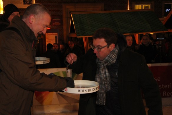 und möglichst viel ins Glas schütten