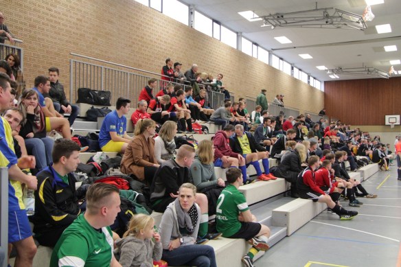 Schon sehr früh waren die Tribünen gut besucht